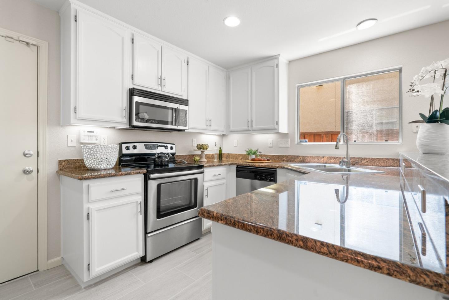 Detail Gallery Image 3 of 45 For 179 Foxglove Ln, Walnut Creek,  CA 94597 - 3 Beds | 2/1 Baths