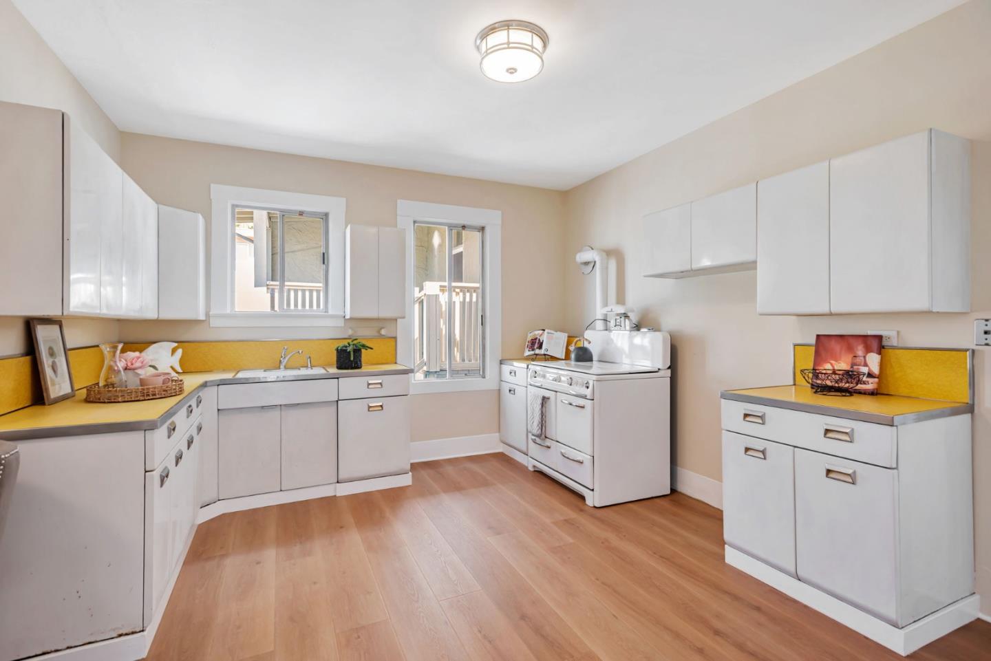 Detail Gallery Image 7 of 40 For 315 California Ave, South San Francisco,  CA 94080 - 3 Beds | 1 Baths