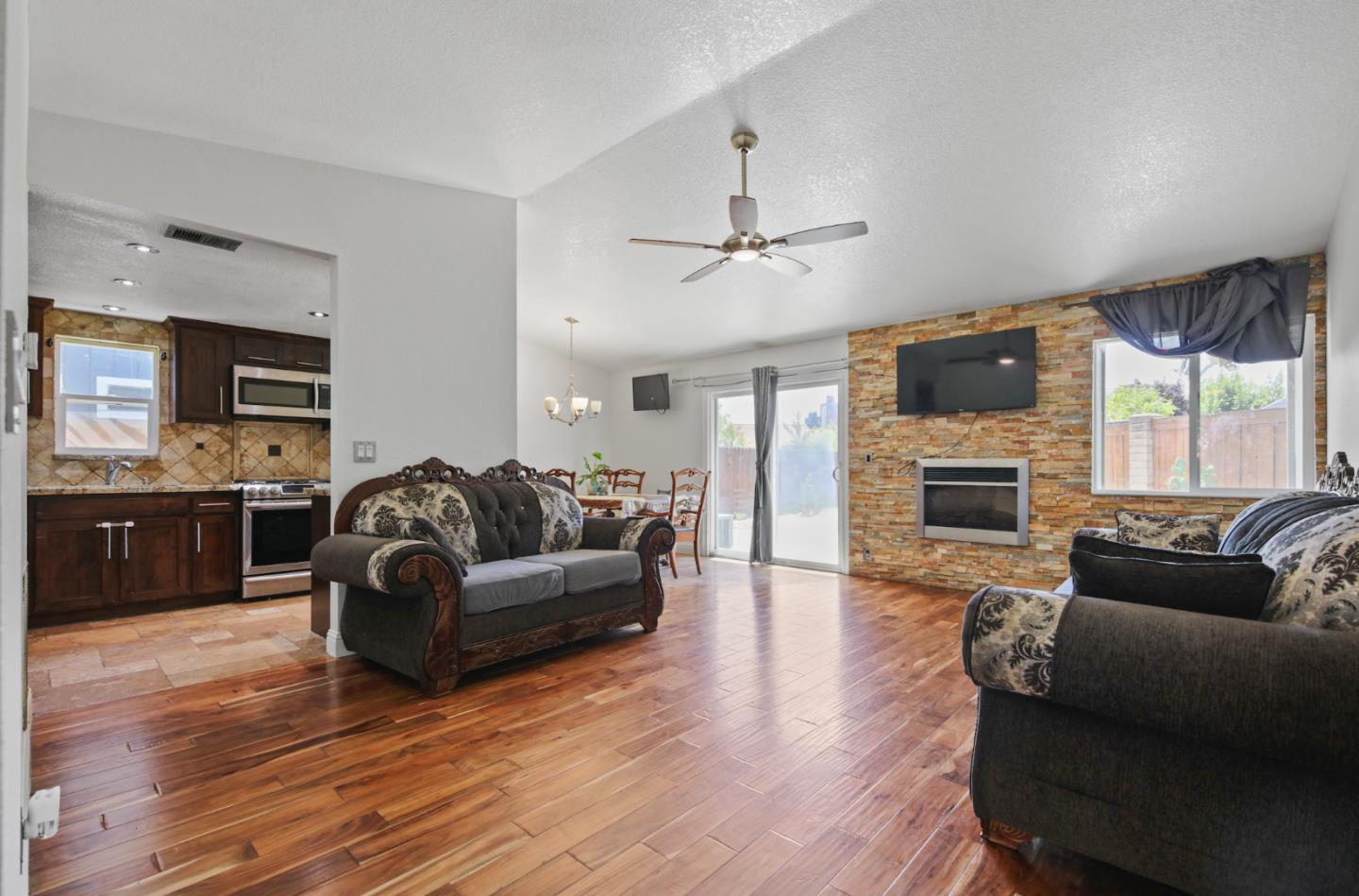 Detail Gallery Image 13 of 39 For 1936 Rouse Ct, Modesto,  CA 95351 - 4 Beds | 2 Baths