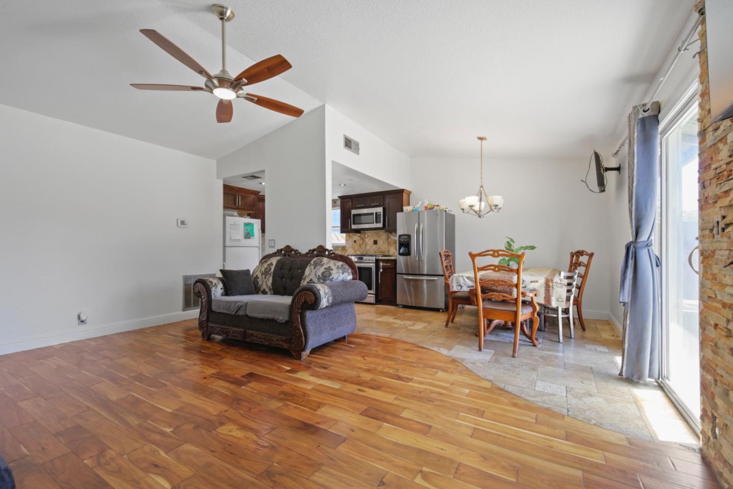 Detail Gallery Image 2 of 39 For 1936 Rouse Ct, Modesto,  CA 95351 - 4 Beds | 2 Baths