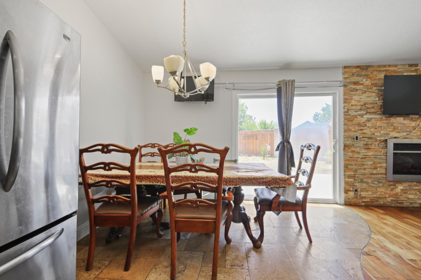 Detail Gallery Image 5 of 39 For 1936 Rouse Ct, Modesto,  CA 95351 - 4 Beds | 2 Baths
