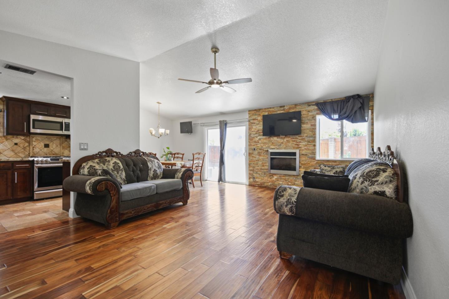 Detail Gallery Image 6 of 39 For 1936 Rouse Ct, Modesto,  CA 95351 - 4 Beds | 2 Baths
