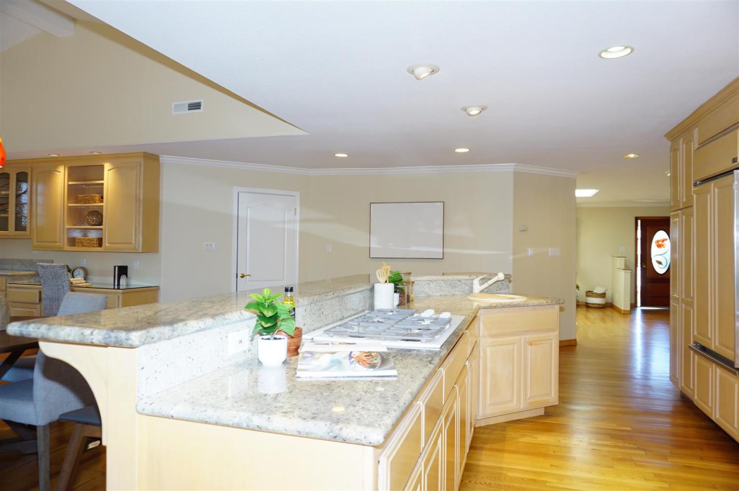 Detail Gallery Image 6 of 24 For 10481 Davison Ave, Cupertino,  CA 95014 - 3 Beds | 3 Baths