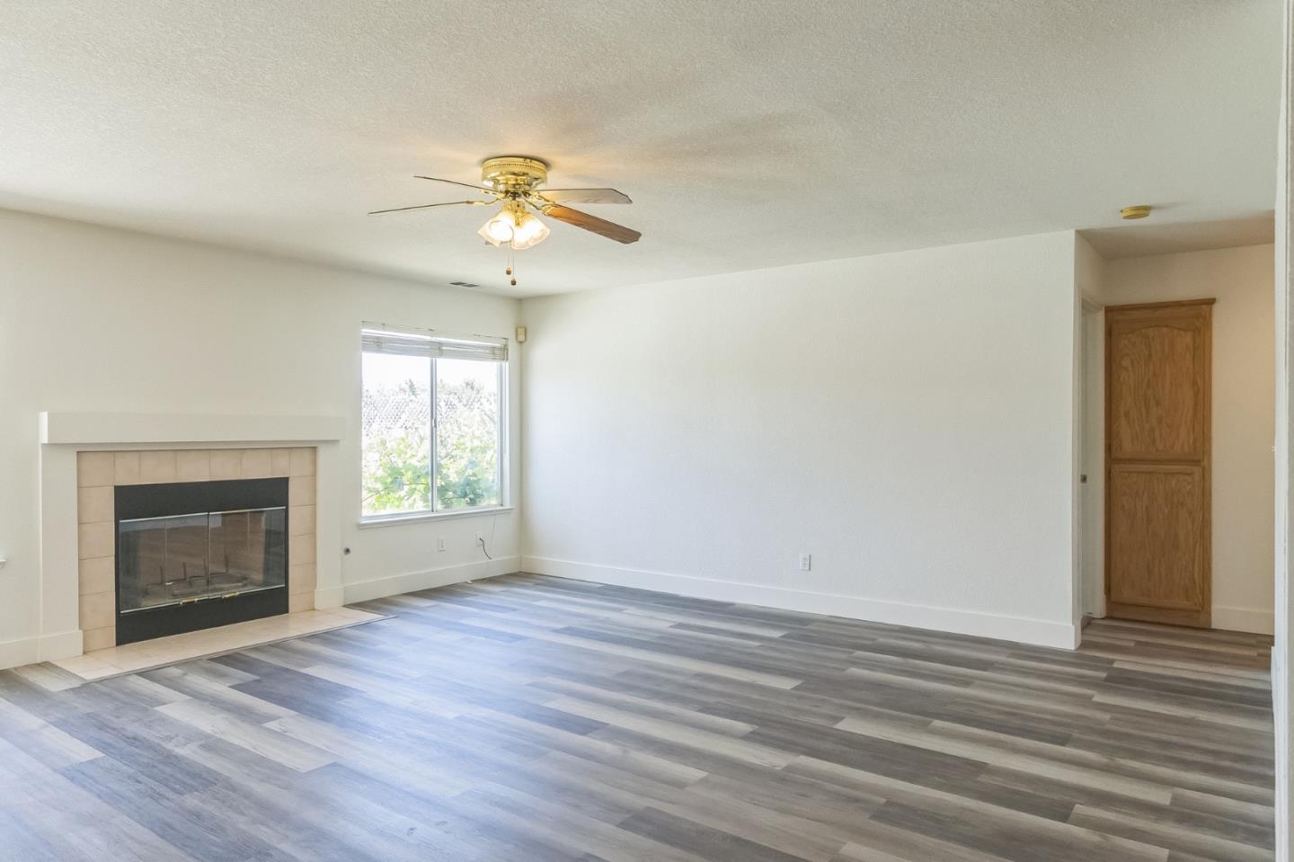 Detail Gallery Image 4 of 37 For 859 Sandra St, Los Banos,  CA 93635 - 4 Beds | 3 Baths
