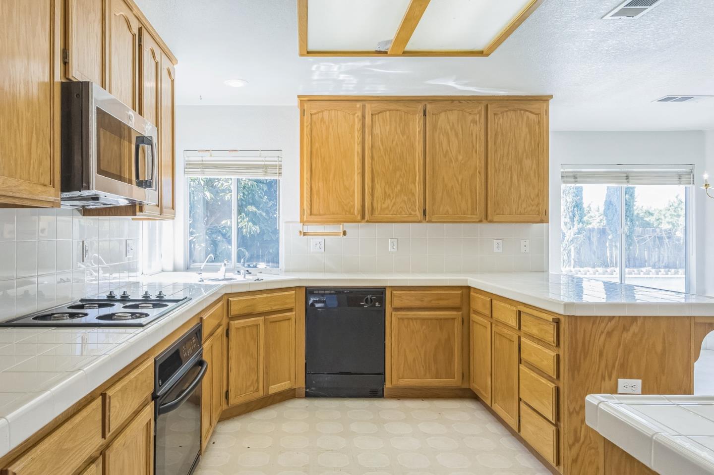 Detail Gallery Image 5 of 37 For 859 Sandra St, Los Banos,  CA 93635 - 4 Beds | 3 Baths
