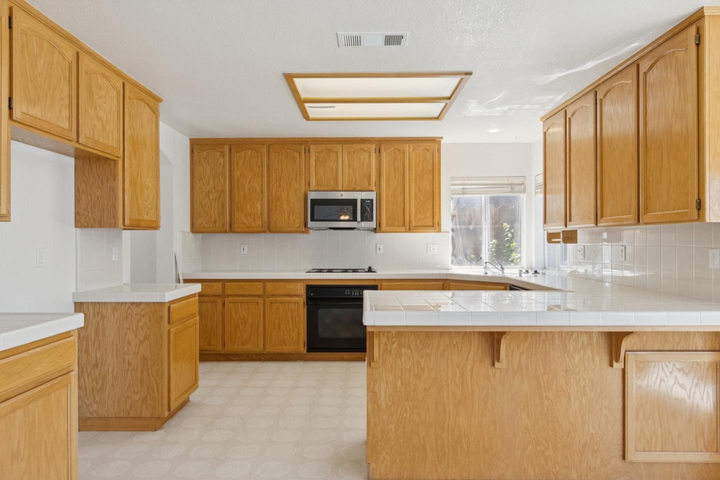 Detail Gallery Image 6 of 37 For 859 Sandra St, Los Banos,  CA 93635 - 4 Beds | 3 Baths