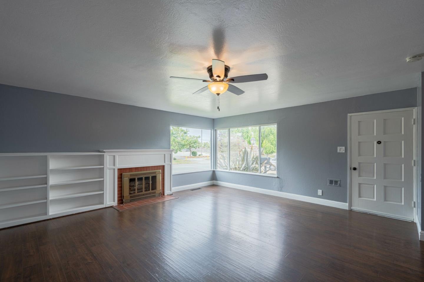 Detail Gallery Image 10 of 45 For 114 Iris Dr, Salinas,  CA 93906 - 4 Beds | 3 Baths