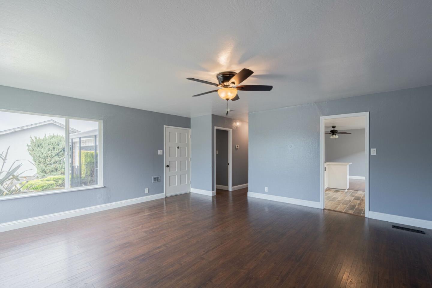 Detail Gallery Image 11 of 45 For 114 Iris Dr, Salinas,  CA 93906 - 4 Beds | 3 Baths