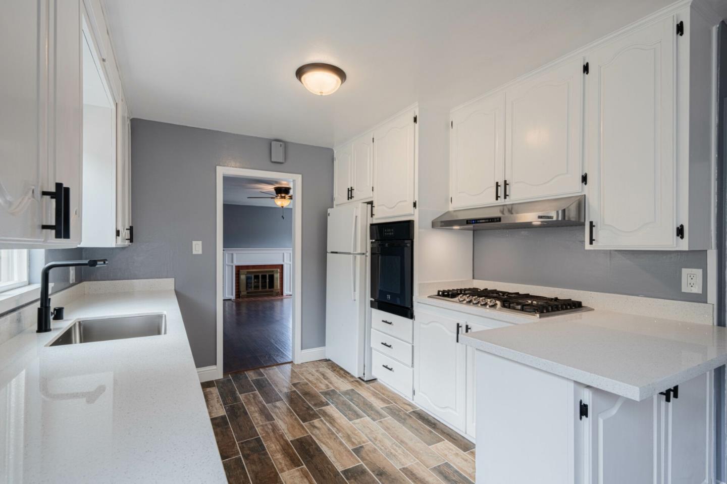 Detail Gallery Image 16 of 45 For 114 Iris Dr, Salinas,  CA 93906 - 4 Beds | 3 Baths