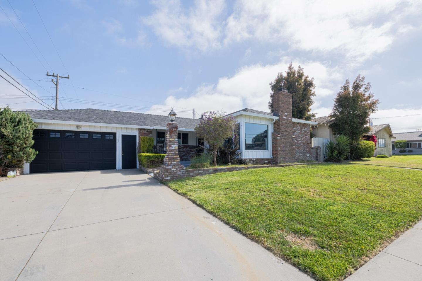 Detail Gallery Image 2 of 45 For 114 Iris Dr, Salinas,  CA 93906 - 4 Beds | 3 Baths