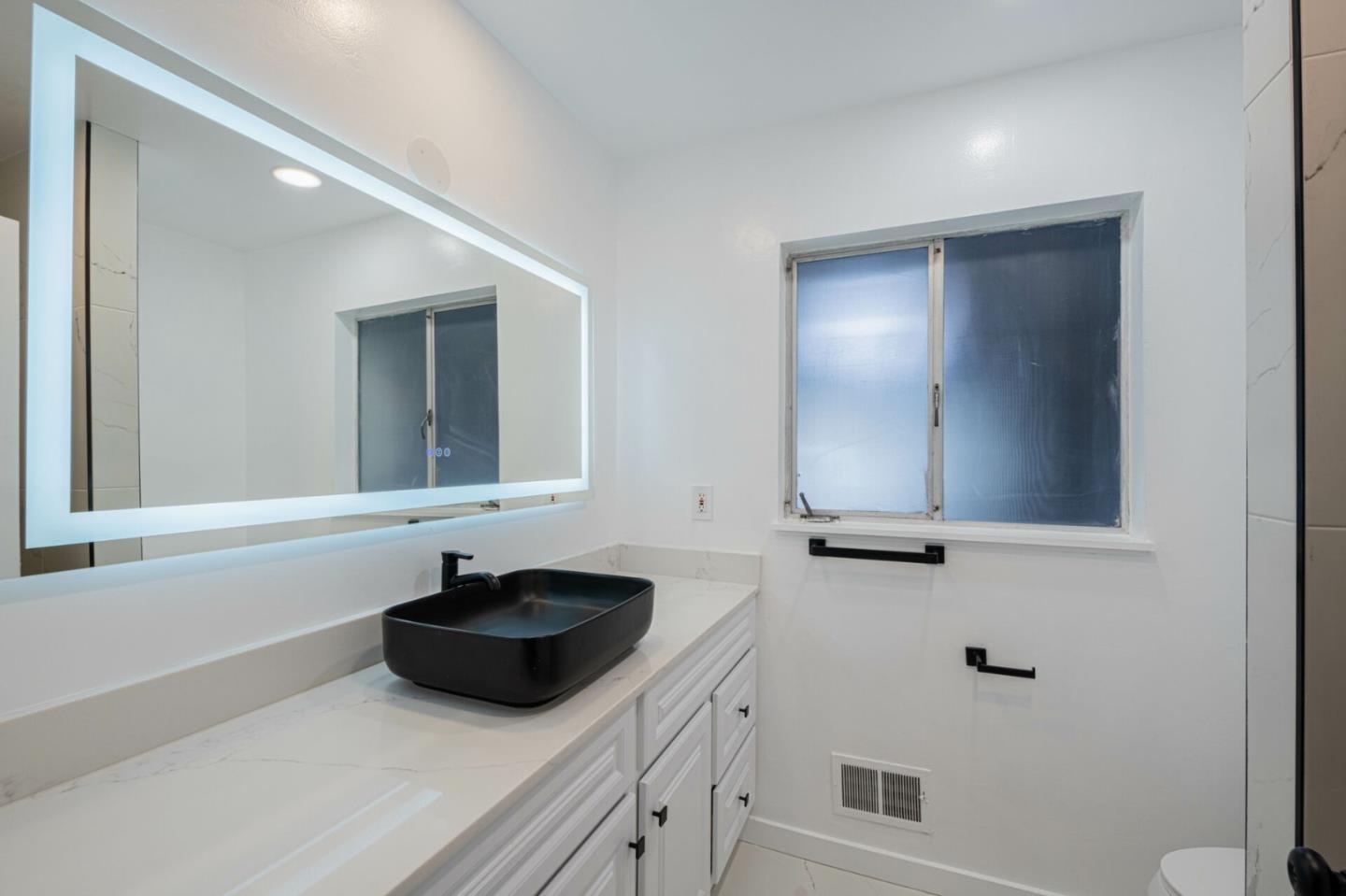 Detail Gallery Image 24 of 45 For 114 Iris Dr, Salinas,  CA 93906 - 4 Beds | 3 Baths