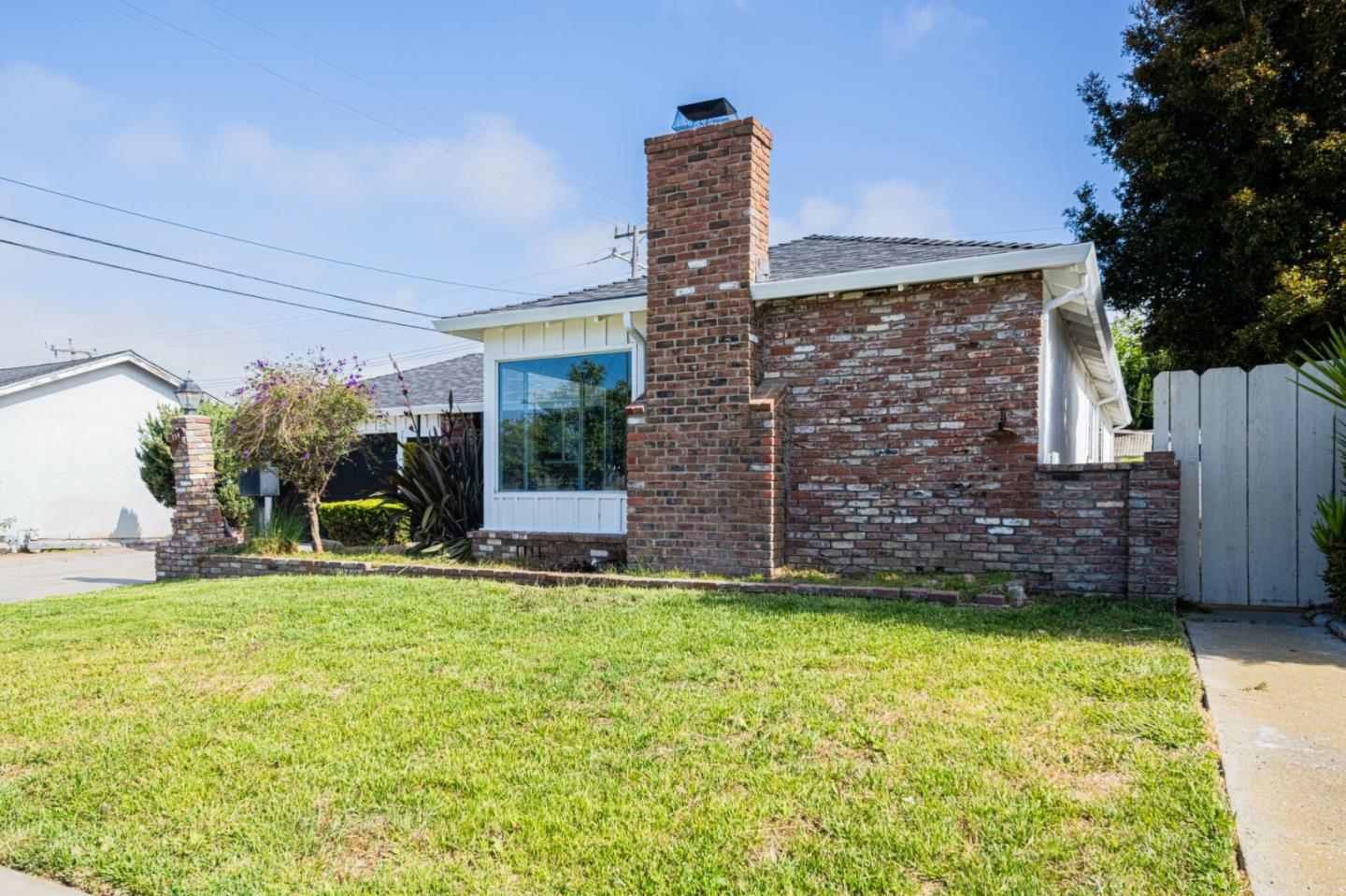 Detail Gallery Image 3 of 45 For 114 Iris Dr, Salinas,  CA 93906 - 4 Beds | 3 Baths