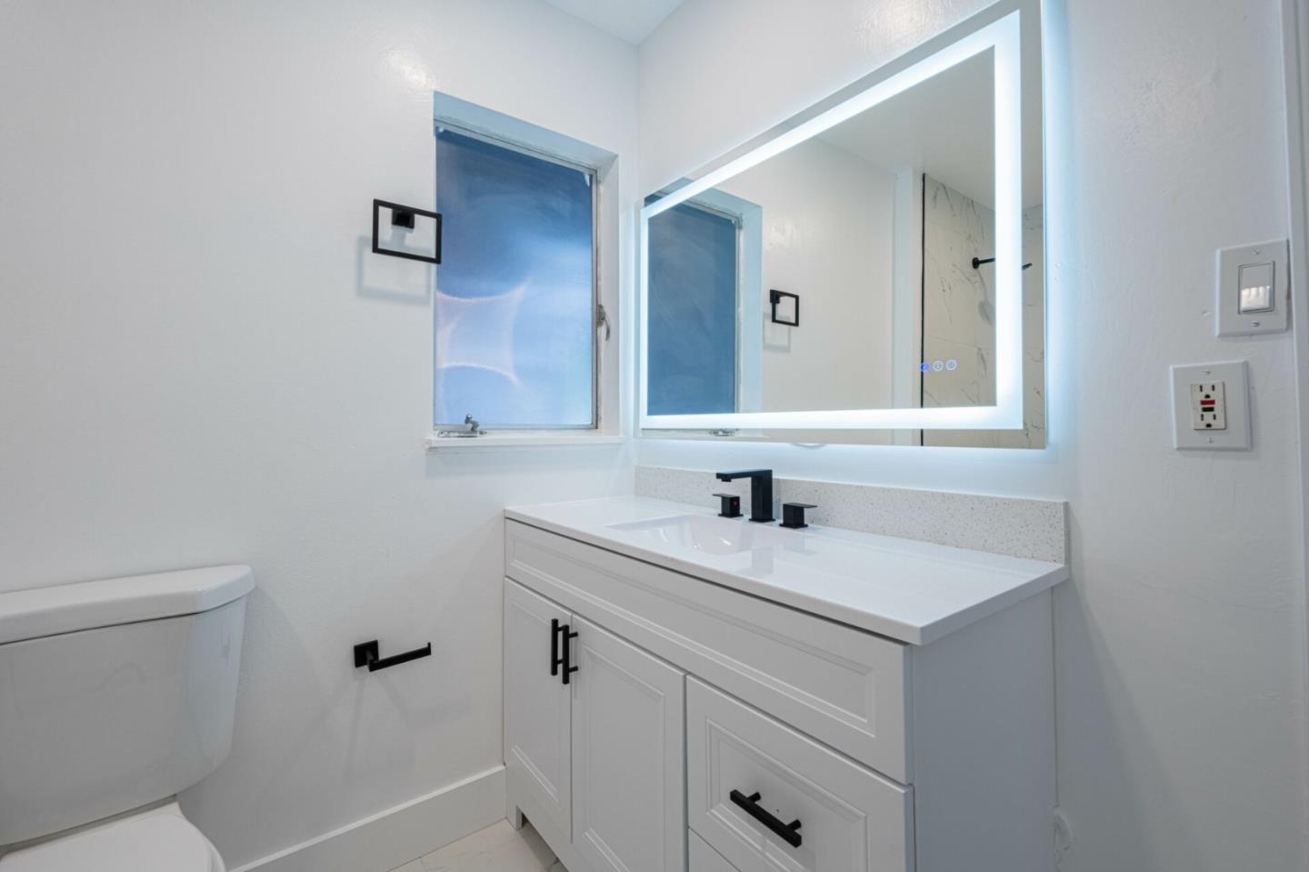 Detail Gallery Image 31 of 45 For 114 Iris Dr, Salinas,  CA 93906 - 4 Beds | 3 Baths