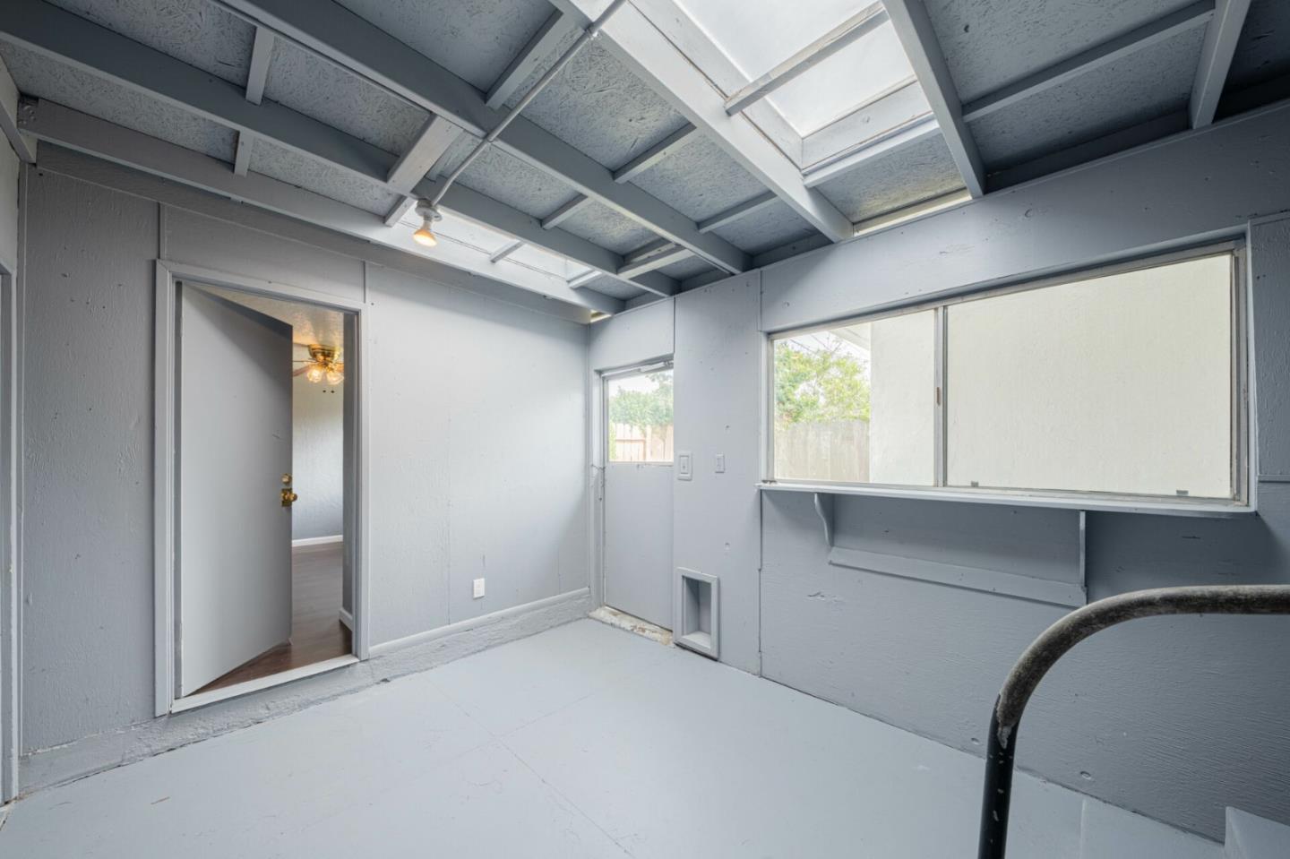 Detail Gallery Image 37 of 45 For 114 Iris Dr, Salinas,  CA 93906 - 4 Beds | 3 Baths