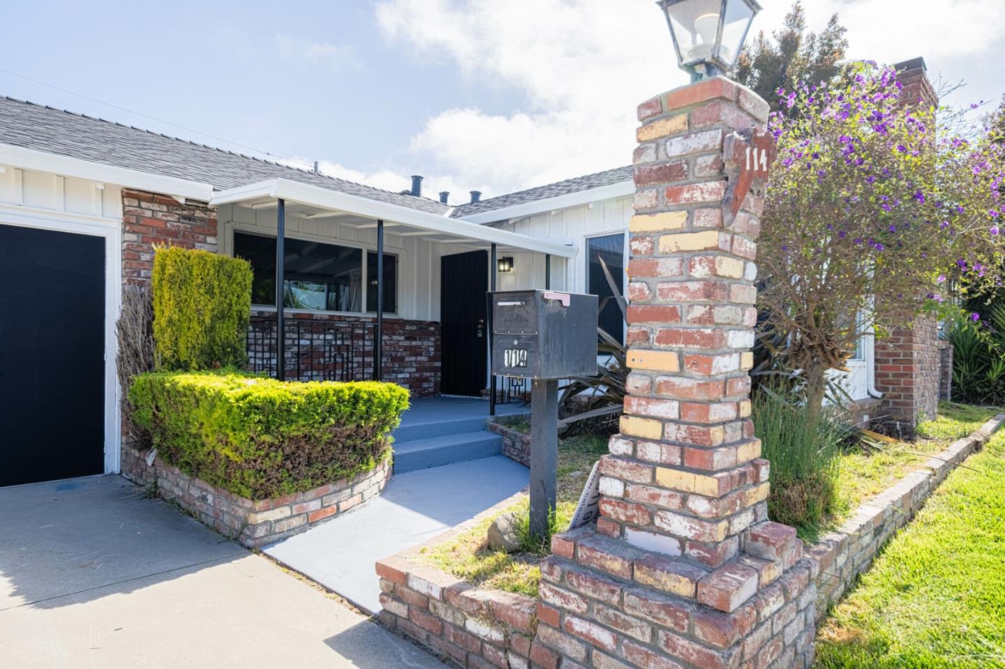 Detail Gallery Image 5 of 45 For 114 Iris Dr, Salinas,  CA 93906 - 4 Beds | 3 Baths