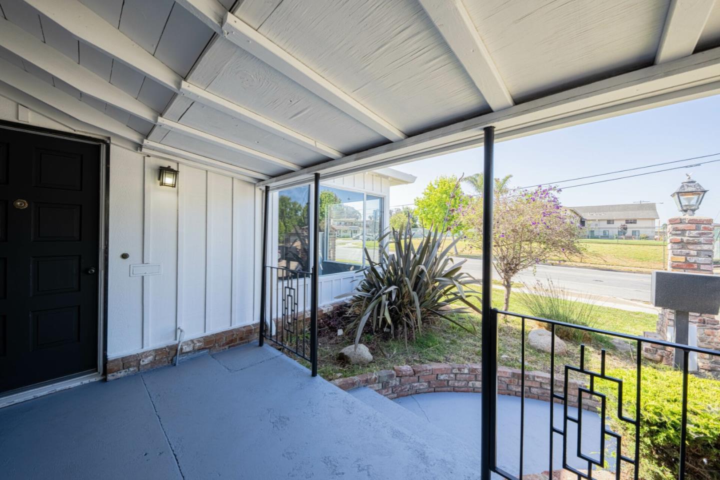 Detail Gallery Image 6 of 45 For 114 Iris Dr, Salinas,  CA 93906 - 4 Beds | 3 Baths