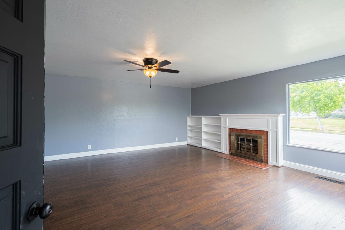 Detail Gallery Image 8 of 45 For 114 Iris Dr, Salinas,  CA 93906 - 4 Beds | 3 Baths