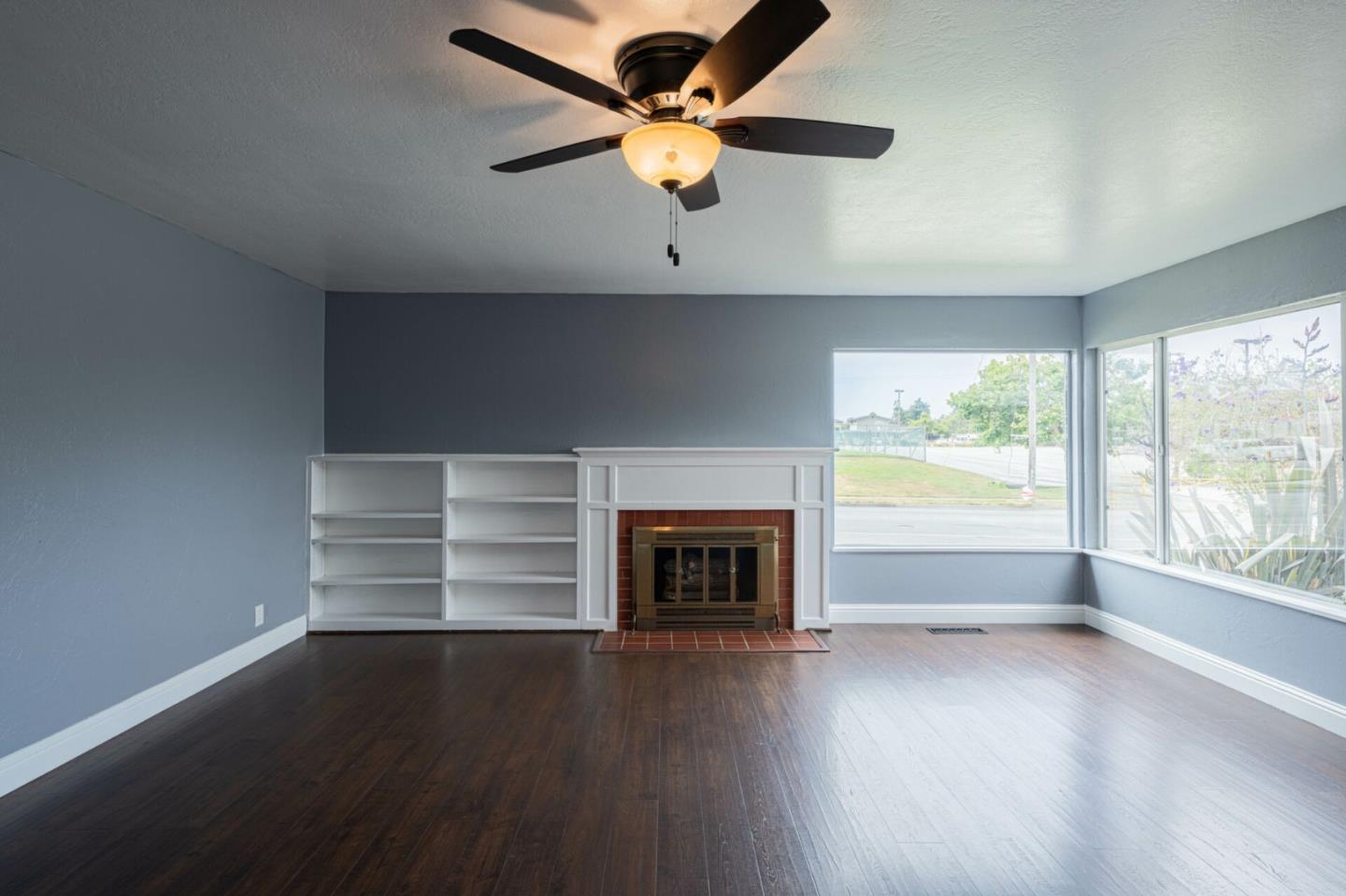 Detail Gallery Image 9 of 45 For 114 Iris Dr, Salinas,  CA 93906 - 4 Beds | 3 Baths