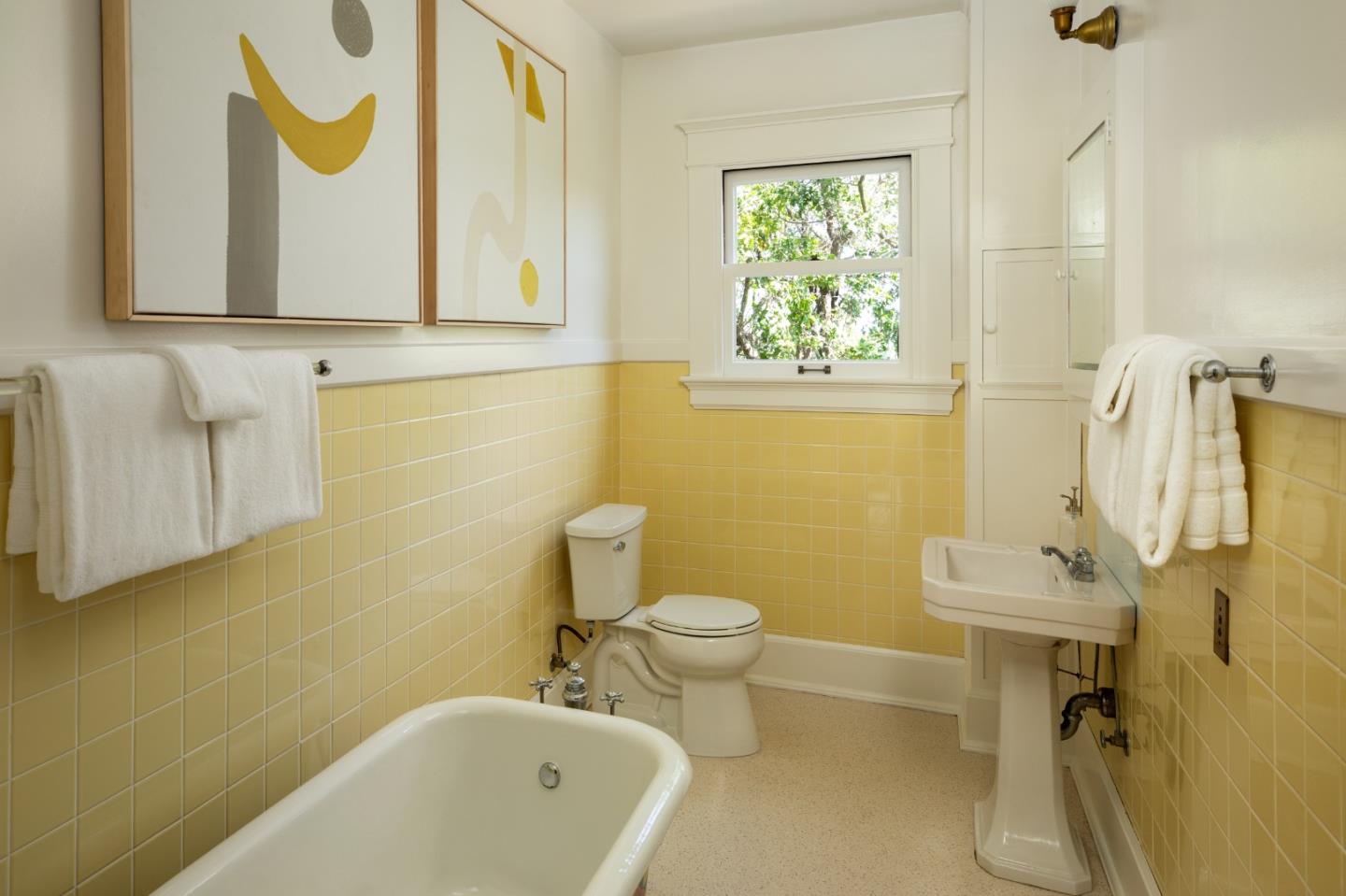 Detail Gallery Image 23 of 50 For 25671 Chapin Rd, Los Altos Hills,  CA 94022 - 6 Beds | 3 Baths