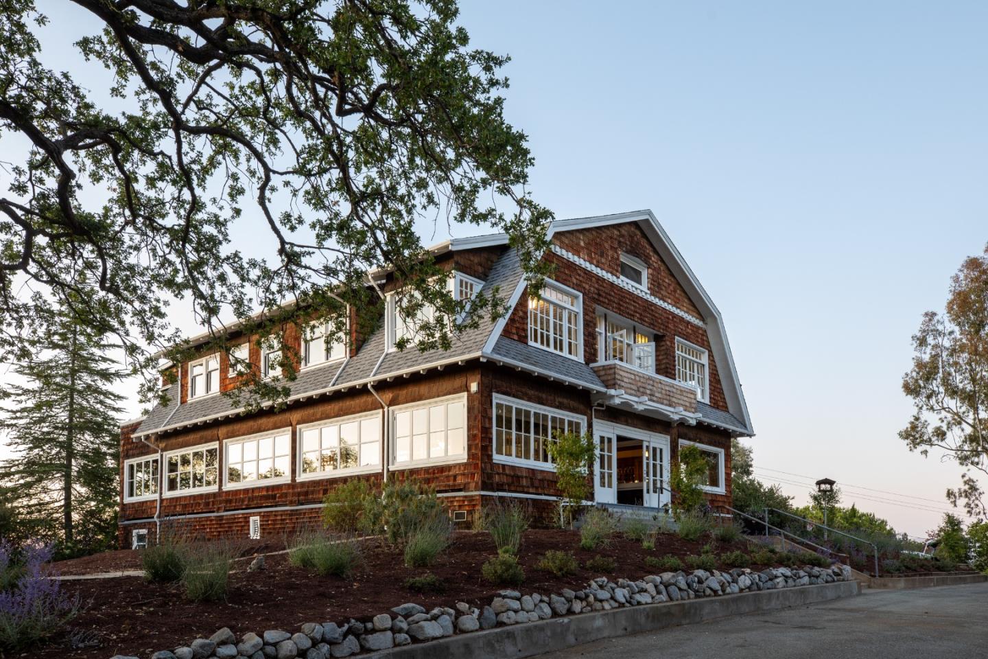Detail Gallery Image 5 of 50 For 25671 Chapin Rd, Los Altos Hills,  CA 94022 - 6 Beds | 3 Baths