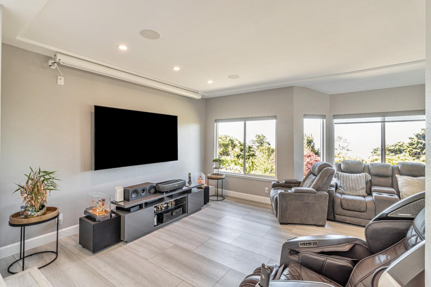 Detail Gallery Image 10 of 125 For 11550 Skyline Blvd, Oakland,  CA 94619 - 4 Beds | 3 Baths