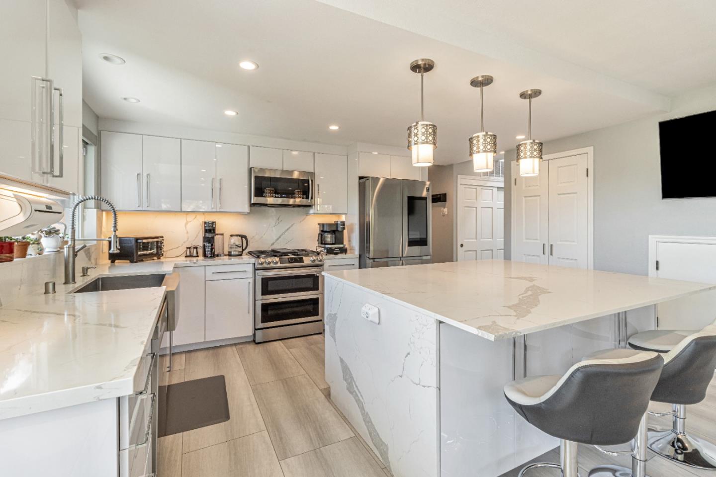 Detail Gallery Image 22 of 125 For 11550 Skyline Blvd, Oakland,  CA 94619 - 4 Beds | 3 Baths