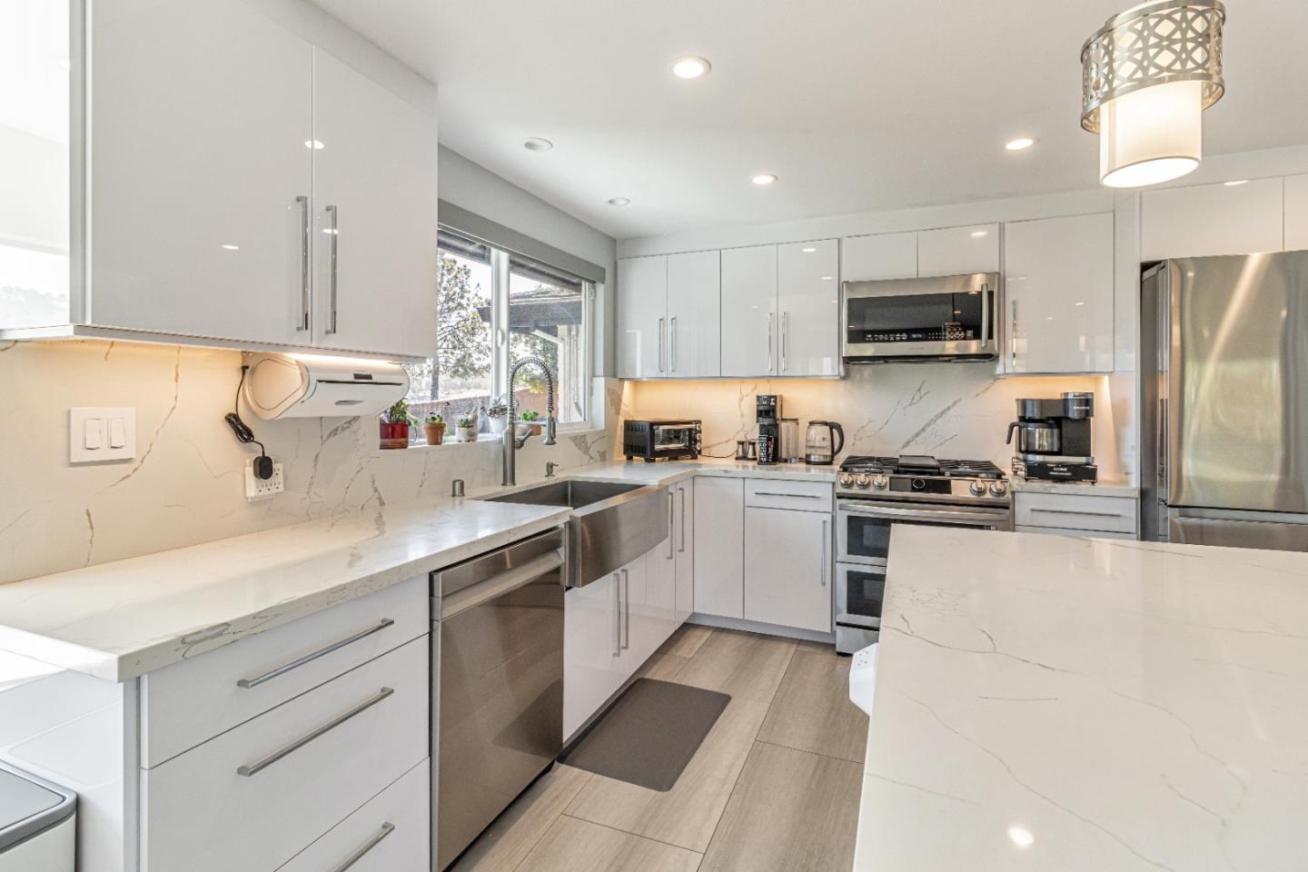 Detail Gallery Image 23 of 125 For 11550 Skyline Blvd, Oakland,  CA 94619 - 4 Beds | 3 Baths