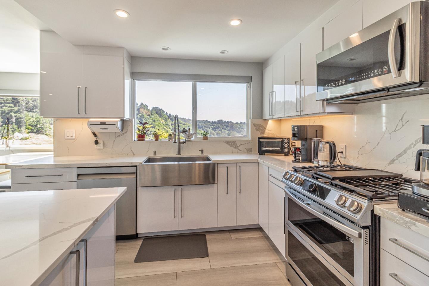 Detail Gallery Image 25 of 125 For 11550 Skyline Blvd, Oakland,  CA 94619 - 4 Beds | 3 Baths