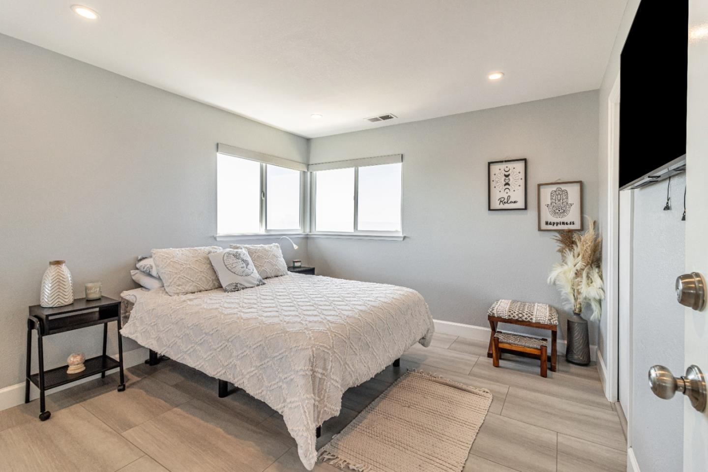 Detail Gallery Image 29 of 125 For 11550 Skyline Blvd, Oakland,  CA 94619 - 4 Beds | 3 Baths