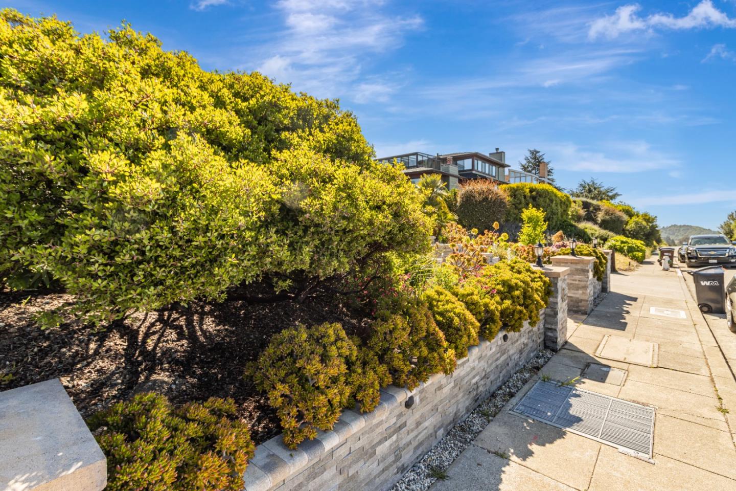 Detail Gallery Image 3 of 125 For 11550 Skyline Blvd, Oakland,  CA 94619 - 4 Beds | 3 Baths