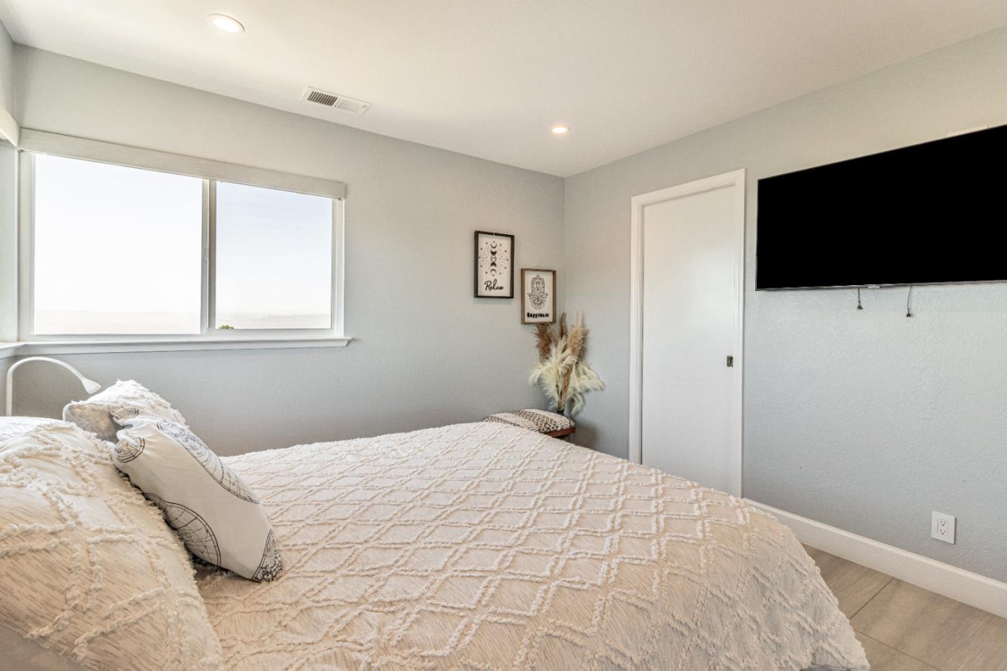 Detail Gallery Image 30 of 125 For 11550 Skyline Blvd, Oakland,  CA 94619 - 4 Beds | 3 Baths
