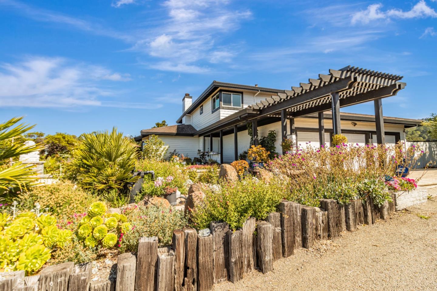 Detail Gallery Image 4 of 125 For 11550 Skyline Blvd, Oakland,  CA 94619 - 4 Beds | 3 Baths