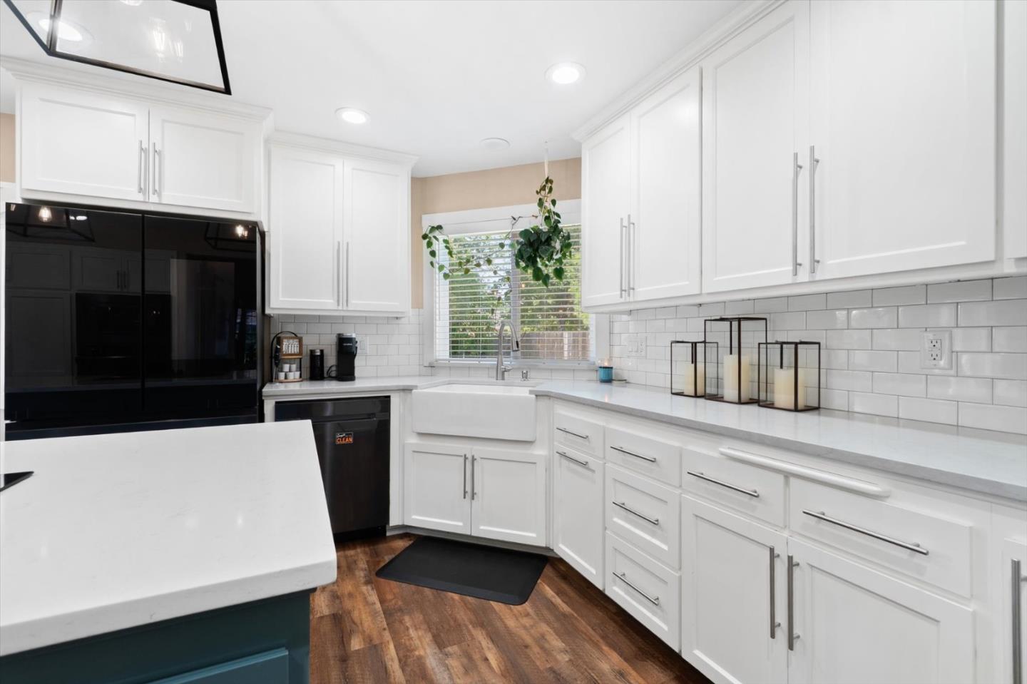 Detail Gallery Image 11 of 55 For 4676 Dandelion Dr, Redding,  CA 96002 - 4 Beds | 2/1 Baths