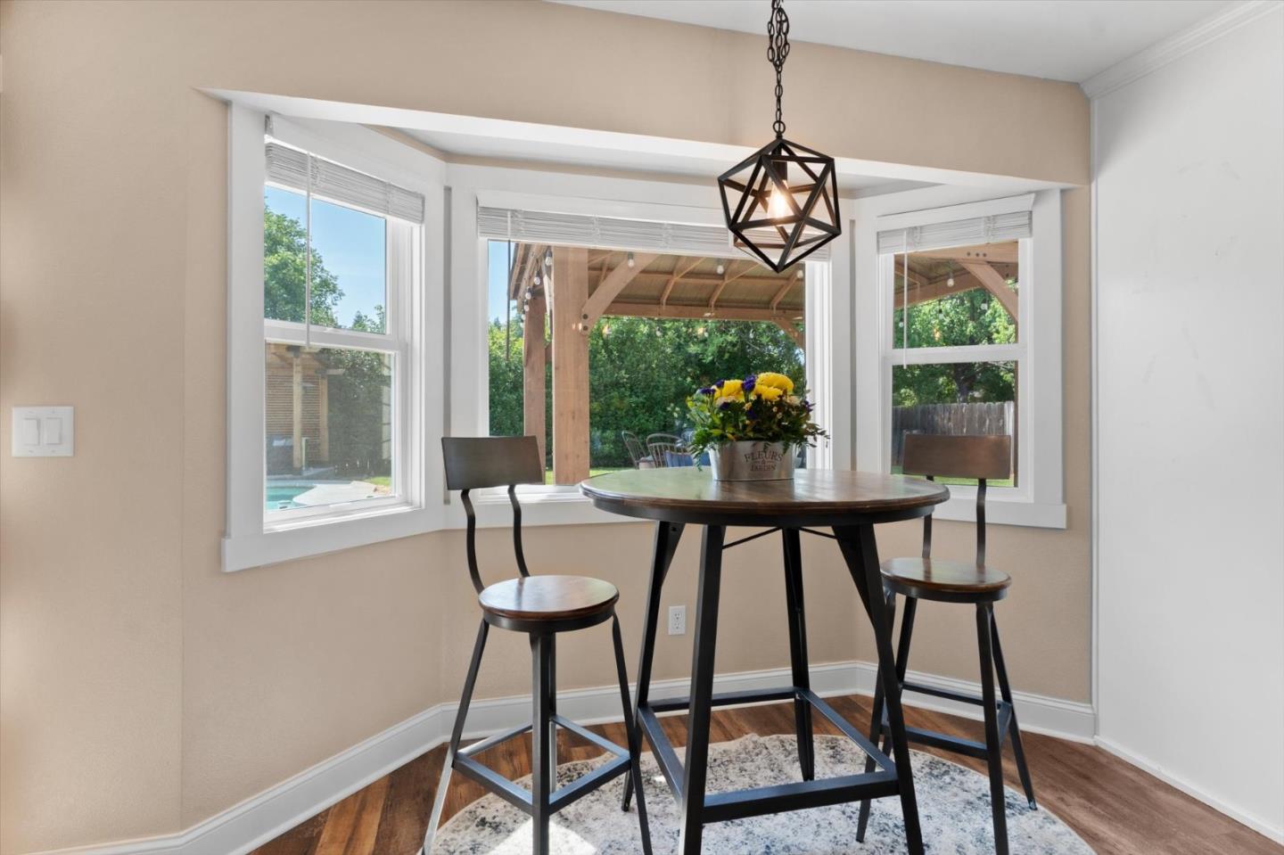 Detail Gallery Image 13 of 55 For 4676 Dandelion Dr, Redding,  CA 96002 - 4 Beds | 2/1 Baths