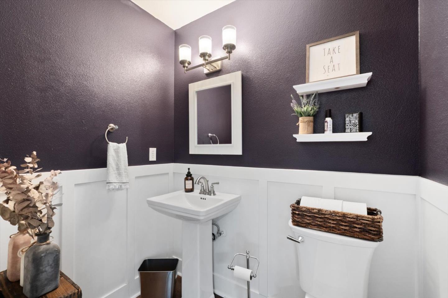 Detail Gallery Image 14 of 55 For 4676 Dandelion Dr, Redding,  CA 96002 - 4 Beds | 2/1 Baths