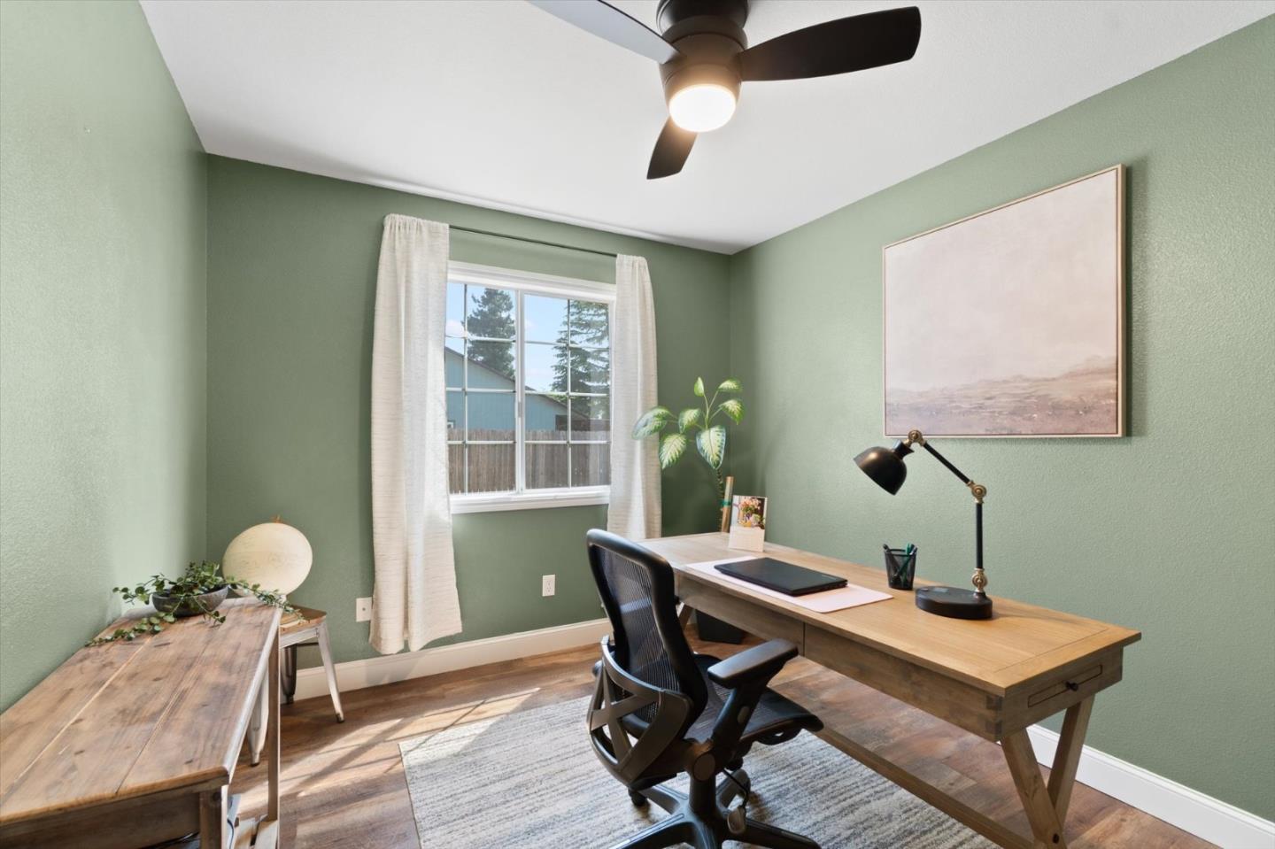 Detail Gallery Image 15 of 55 For 4676 Dandelion Dr, Redding,  CA 96002 - 4 Beds | 2/1 Baths