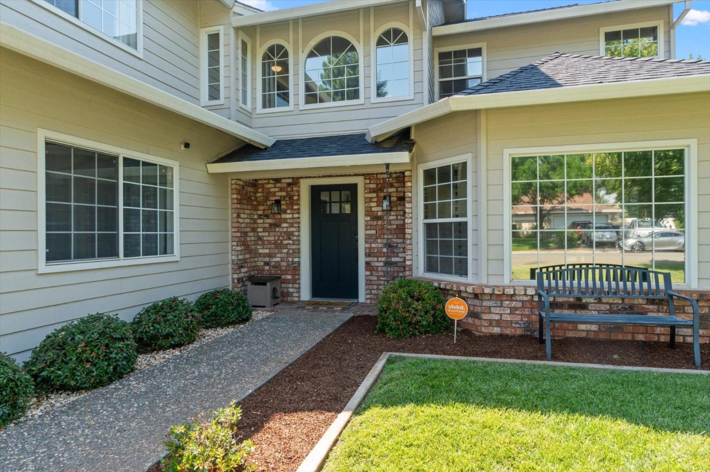 Detail Gallery Image 2 of 55 For 4676 Dandelion Dr, Redding,  CA 96002 - 4 Beds | 2/1 Baths