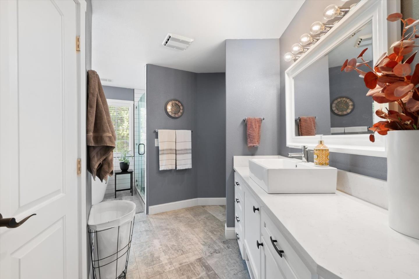 Detail Gallery Image 21 of 55 For 4676 Dandelion Dr, Redding,  CA 96002 - 4 Beds | 2/1 Baths