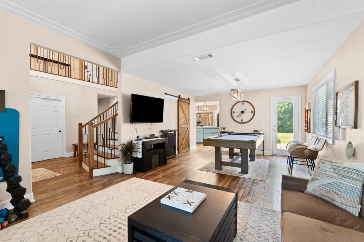 Detail Gallery Image 3 of 55 For 4676 Dandelion Dr, Redding,  CA 96002 - 4 Beds | 2/1 Baths