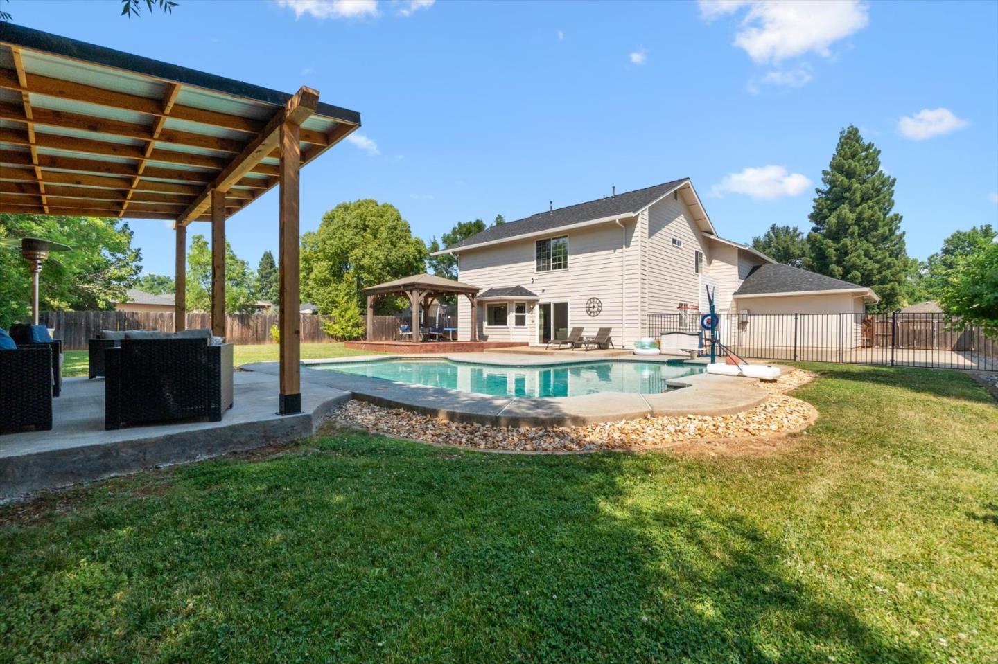 Detail Gallery Image 33 of 55 For 4676 Dandelion Dr, Redding,  CA 96002 - 4 Beds | 2/1 Baths