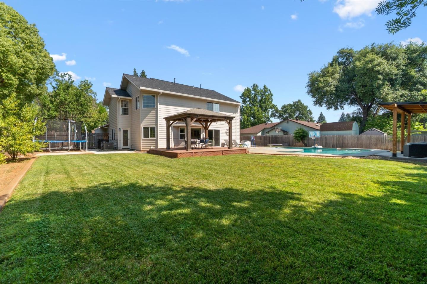 Detail Gallery Image 34 of 55 For 4676 Dandelion Dr, Redding,  CA 96002 - 4 Beds | 2/1 Baths