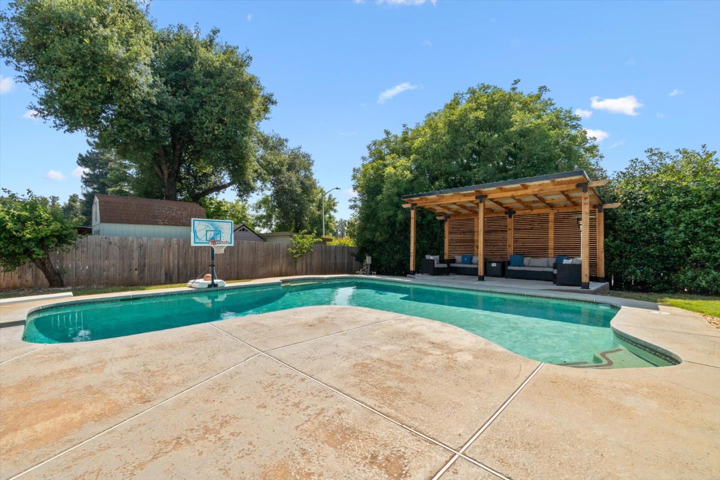 Detail Gallery Image 35 of 55 For 4676 Dandelion Dr, Redding,  CA 96002 - 4 Beds | 2/1 Baths