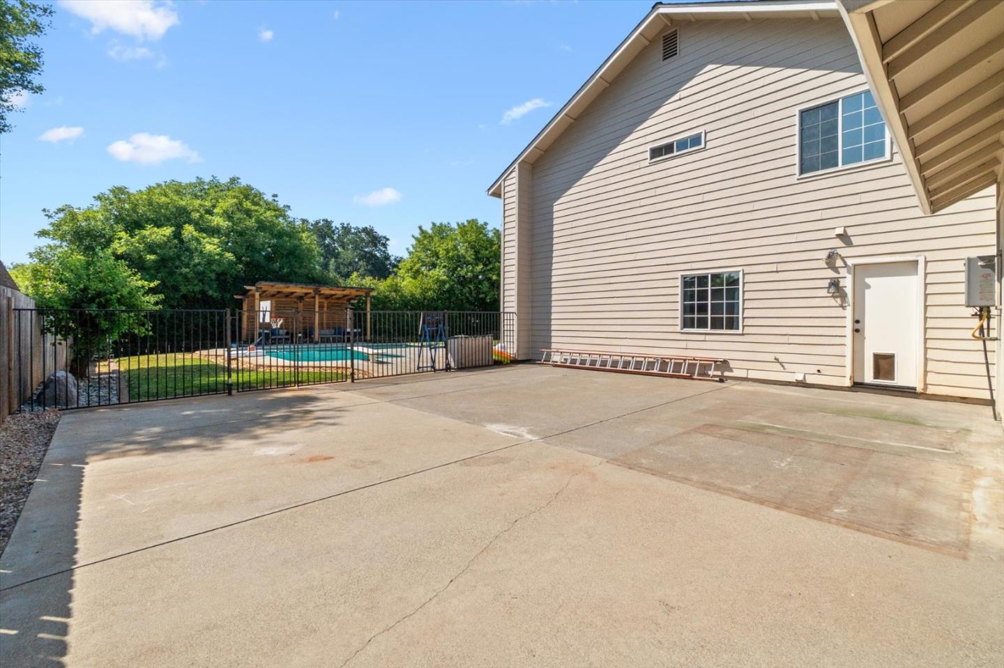 Detail Gallery Image 40 of 55 For 4676 Dandelion Dr, Redding,  CA 96002 - 4 Beds | 2/1 Baths