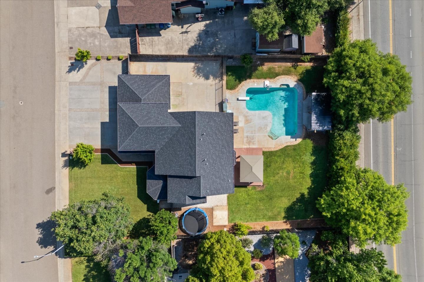 Detail Gallery Image 45 of 55 For 4676 Dandelion Dr, Redding,  CA 96002 - 4 Beds | 2/1 Baths