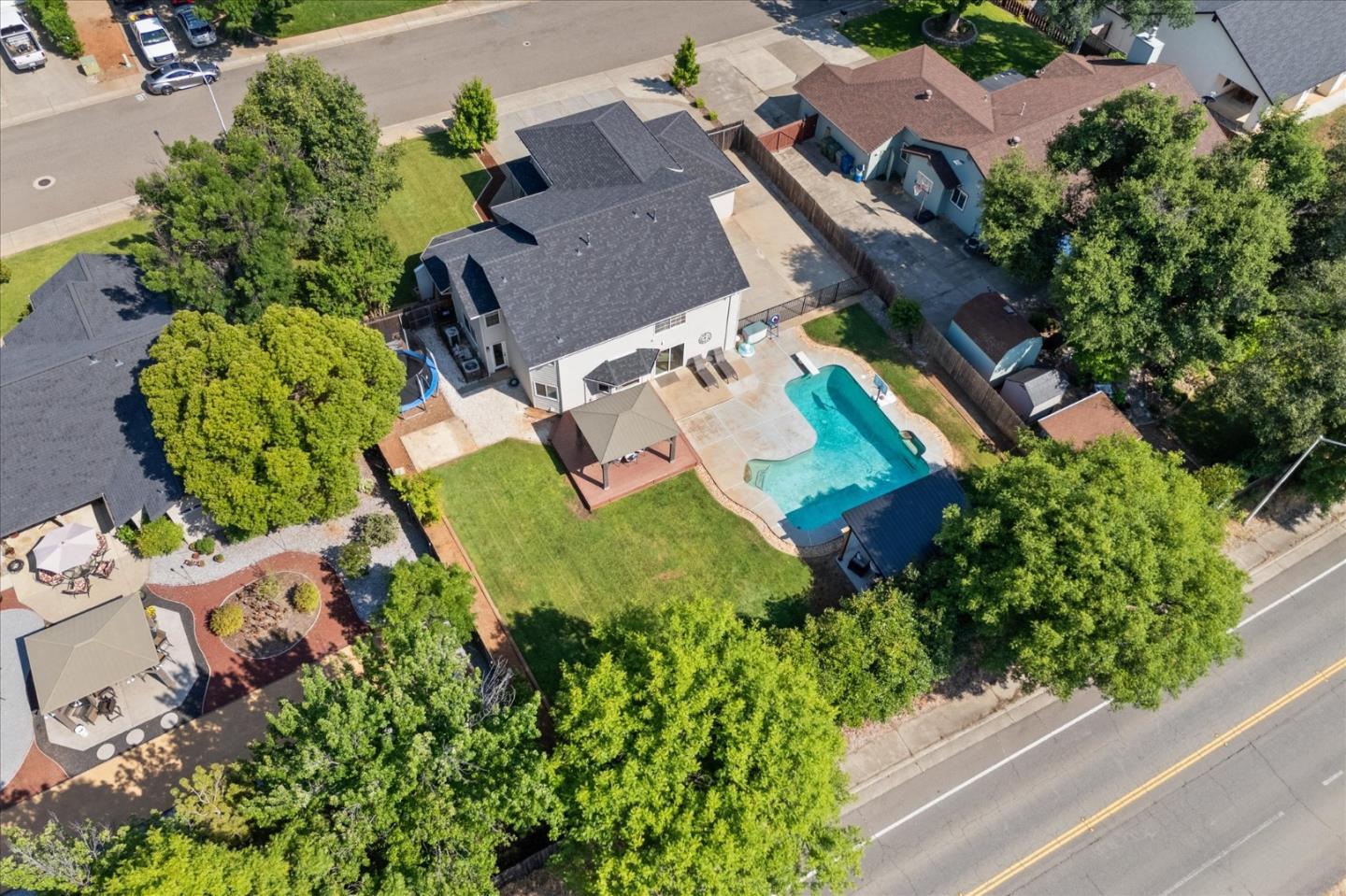Detail Gallery Image 46 of 55 For 4676 Dandelion Dr, Redding,  CA 96002 - 4 Beds | 2/1 Baths
