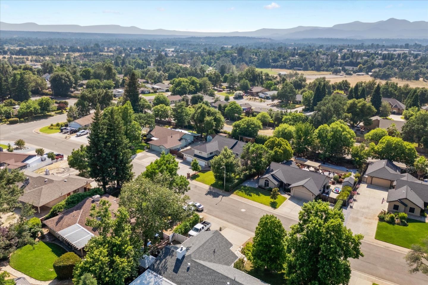 Detail Gallery Image 48 of 55 For 4676 Dandelion Dr, Redding,  CA 96002 - 4 Beds | 2/1 Baths