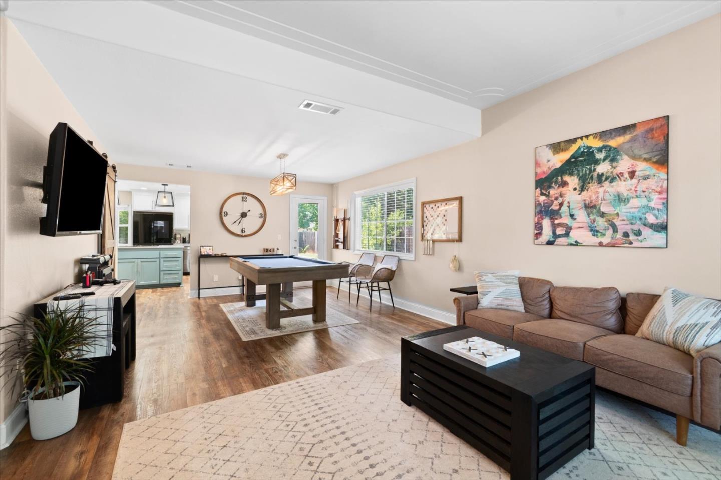 Detail Gallery Image 5 of 55 For 4676 Dandelion Dr, Redding,  CA 96002 - 4 Beds | 2/1 Baths