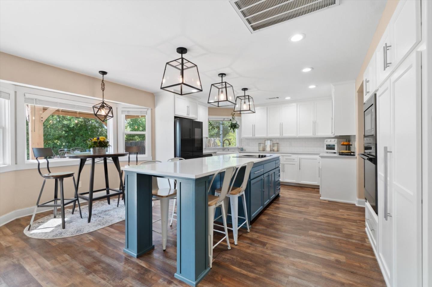 Detail Gallery Image 8 of 55 For 4676 Dandelion Dr, Redding,  CA 96002 - 4 Beds | 2/1 Baths