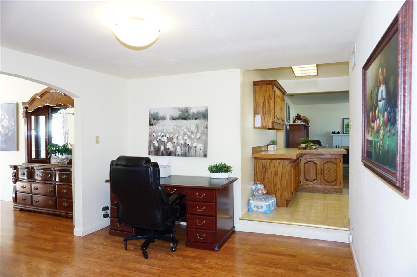 Detail Gallery Image 12 of 23 For 1755 Townsend Ave, Santa Clara,  CA 95051 - 3 Beds | 2 Baths