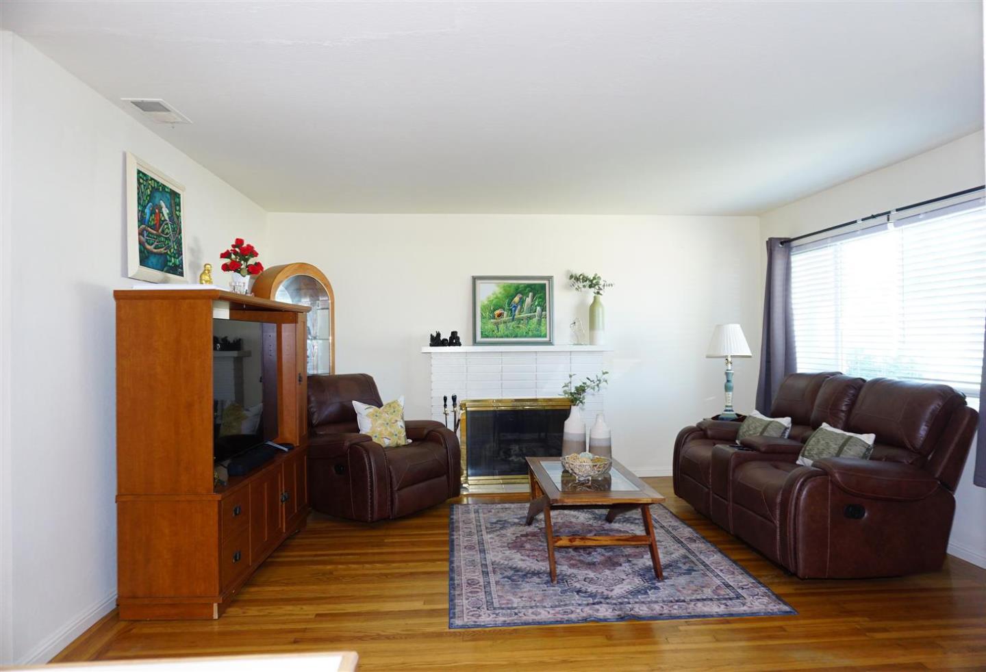 Detail Gallery Image 3 of 23 For 1755 Townsend Ave, Santa Clara,  CA 95051 - 3 Beds | 2 Baths
